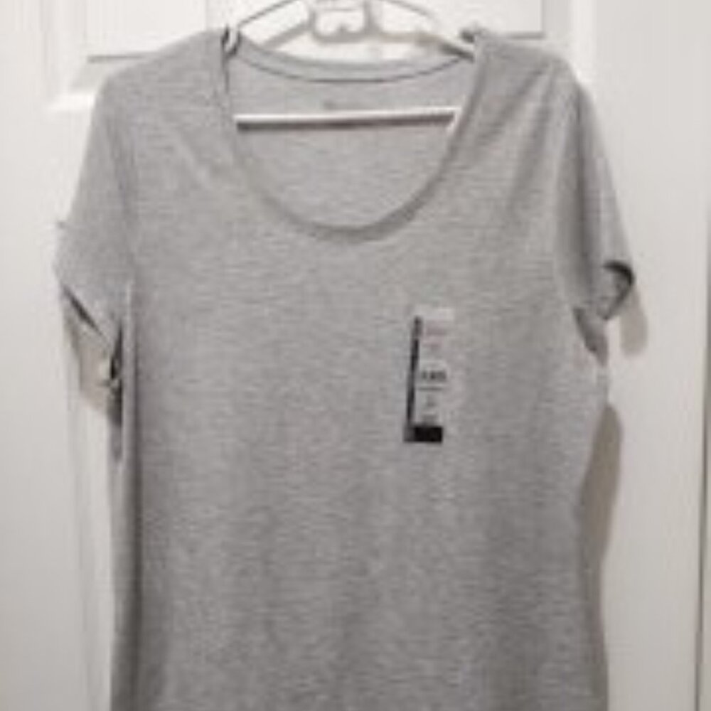 Women's Light Gray T-shirt.by NOBO-No Boundaries Size 3XL (21). NWT